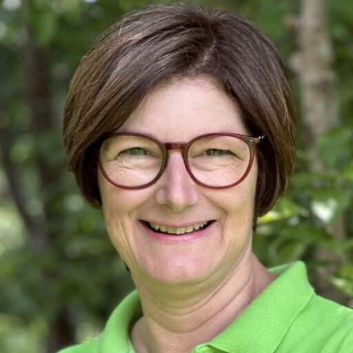 Olga Lebenbauer Porträt Olga Lebenbauer, Cell-re-active-Trainerin, mit lächelndem Gesichtsausdruck